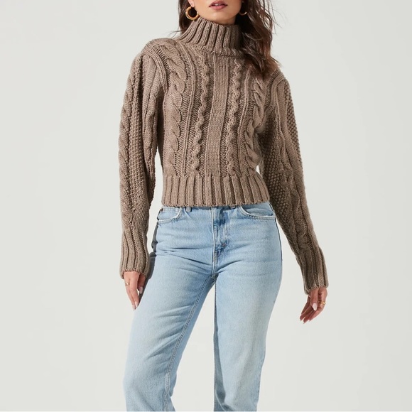 ASTR the LABEL Haisley Sweater - Picture 2 of 8